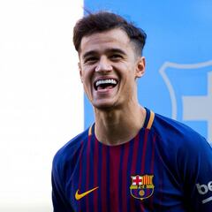 Messi and Pique welcome Coutinho to Barcelona training for first time