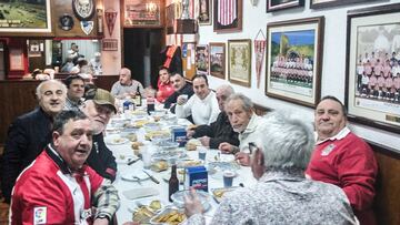 Comida entre varios componentes de la Peña Athletic Club de Miranda de Ebro.