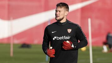 Tomas Vaclik, portero del Sevilla, en un entrenamiento.