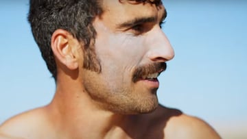 Dudu Levi, windsurfista, con protector solar en la cara.