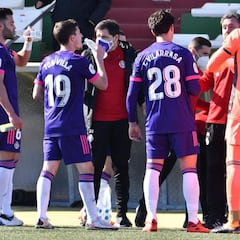 Roque Mesa traspasa a la Peña la pena máxima