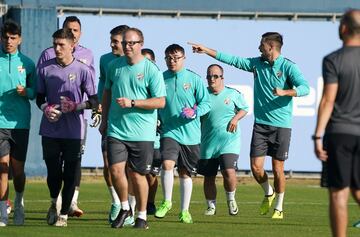 Genaro durante un entrenamiento conjunto con el Málaga Genuine,.