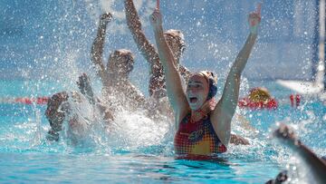 SANTA CRUZ DE TENERIFE, 06/11/2022.- Las jugadoras de la selección española celebran su victoria frente a Hungría en la final de la Superliga Mundial de Waterpolo femenino, celebrado este domingo en Santa Cruz de Tenerife. EFE/Ramón de la Rocha