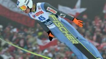 El polaco Kamil Stoch durante la competici&oacute;n en Zakopane (Polonia). 