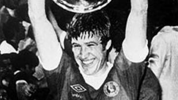<b>HOMENAJE. </b>Emlyn Hughes, que fue jugador del Liverpool y capitán de Inglaterra, murió la semana pasada a los 57 años.