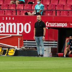 Paco López: "Es una pena encajar ese gol con tres centrales"