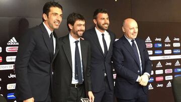 Buffon, Agnelli, Barzagli y Marotta, posan tras la rueda de prensa.