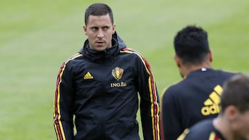 Hazard, en una concentración con Bélgica.