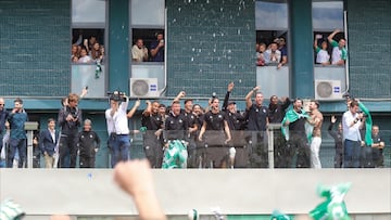 Locura en el recibimiento al Betis