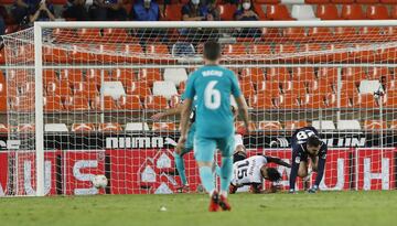 1-2. Karim Benzema marca el segundo gol.