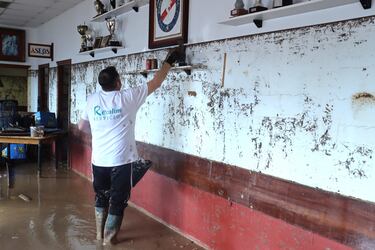 Campos de fútbol destrozados por la DANA en Valencia