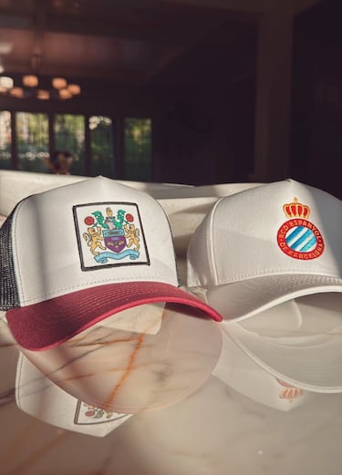 Hace unos días, a través de esta imagen, J.J. Watt anunciaba que visitaría al Burnley y al Espanyol en el inicio de las competiciones ligueras en Inglaterra y España.