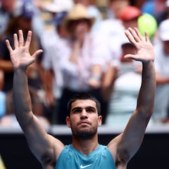 Tennis - Australian Open - Melbourne Park, Melbourne, Australia - January 15, 2025 Spain's Carlos Alcaraz celebrates winning his second round match against Japan's Yoshihito Nishioka REUTERS/Edgar Su