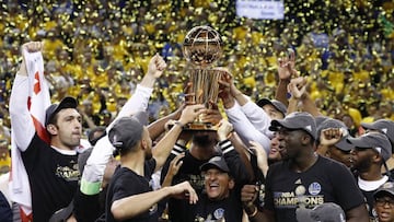 Los Golden State Warriors celebran el t&iacute;tulo de la NBA conquistado la pasada temporada.