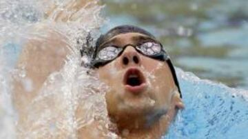 <b>EL PEZ NADA HACIA EL RÉCORD. </b>Michael Phelps abandona la piscina tras clasificarse para las semifinales en los 100 metros mariposa.