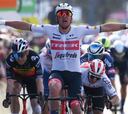Pedersen se impone a Van Aert con un Roglic muy activo