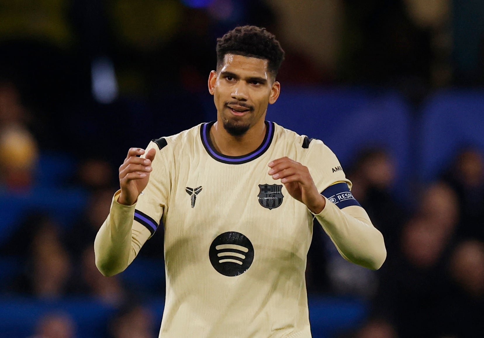 Araújo pide tiempo al Barça para recuperarse anímicamente 