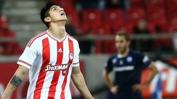 Manifiesta Olympiakos su apoyo a Alan Pulido