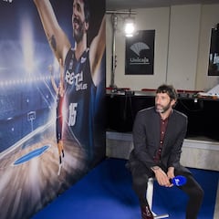 La ACB despide con honores a Mumbrú tras colgar las botas