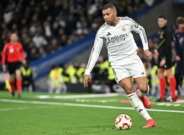 Real Madrid's French forward #09 Kylian Mbappe controls the ball during the Spanish Copa del Rey (King's Cup) last 16 first leg football match between Real Madrid CF and RC Celta de Vigo at the Santiago Bernabeu stadium in Madrid on January 16, 2025. (Photo by JAVIER SORIANO / AFP)