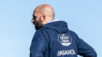 El técnico Claudio Giráldez, durante un entrenamiento del Celta.