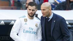 Zidane da instrucciones a Nacho.