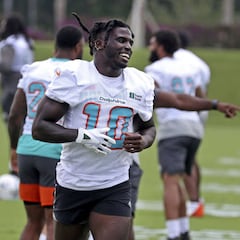 Tyreek Hill alaba precisión de Tua Tagovailoa