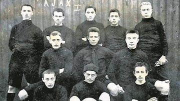 Alineación del primer equipo del Ajax, en 1900.