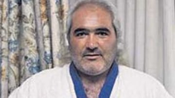 <b>ENFADADO. </b>José recibió a AS en su casa.