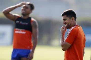 El jugador de Universidad de Chile David Pizarro durante la practica matutina en el CDA de Santiago, Chile.