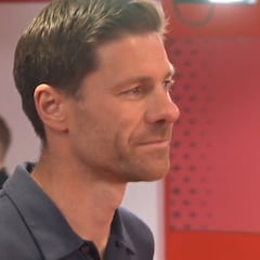 Es una leyenda: vean la emoción de Xabi Alonso en su despedida con los fans del Leverkusen