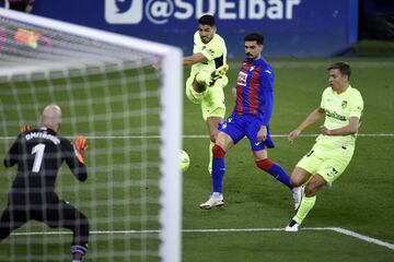 Luis Suárez empató el partido. 1-1.