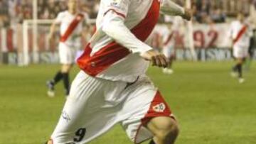 <b>REGRESA. </b>Raúl Tamudo, ahora vestido de rojiblanco.