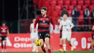 Pablo Ramón, durante el Mirandés - Albacete.