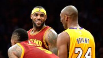 LeBron James bromea con Kobe Bryant.