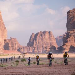 Morcillo y Kortekaas, primeros líderes de la Titan Desert de Arabia Saudí