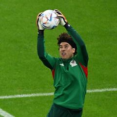 Guillermo Ochoa, el tercer jugador más veterano de la Serie A