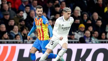 MADRID, SPAIN - FEBRUARY 2: (L-R) Jose Gaya of Valencia, Fede Valverde of Real Madrid during the La Liga Santander match between Real Madrid v Valencia at the Estadio Santiago Bernabeu on February 2, 2023 in Madrid Spain (Photo by David S. Bustamante/Soccrates/Getty Images)