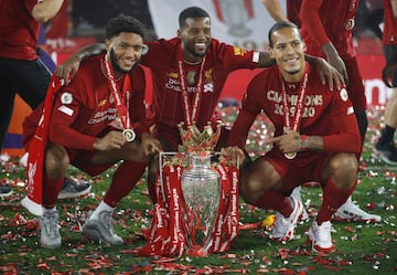 Virgil van Dijk, Joe Gomez y Georginio Wijnaldum.