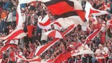 <b>ENFADADOS. </b>Los aficionados de River están muy molestos.