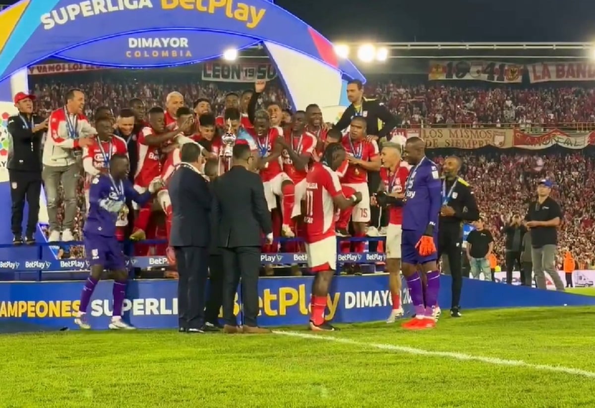 El detalle de Rodallega en el festejo que ratifica su liderazgo 