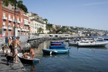 Que Maradona es un mito nadie lo discute. En Nápoles todavía guardan el recuerdo de sus años pasados en el equipo de la ciudad. Para los napolitanos, Maradona nunca se fue de allí.