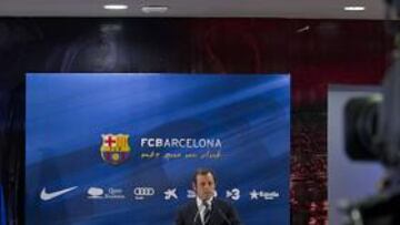 <b>INSTITUCIONAL. </b>Antes de la comida de Navidad con los medios, Rosell atendió a la prensa