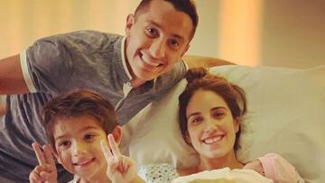 Andrés Guardado, Máximo, Sandra y Catalina
