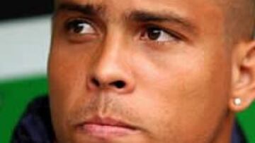 <B>REENCUENTRO</B>. El brasileño ha vuelto a las instalaciones del Inter y se ha reencontrado con algunos compañeros.