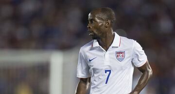 Estuvo en la Academia Juvenil IMG en Estados Unidos. En 1999, con 16 años de edad y tras formar parte del proyecto 40, se convirtió en el jugador más joven en firmar un contrato con la MLS y fichó por el Chicago Fire.