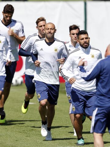 Argentina entrena antes de su debut en el Mundial