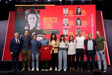 Montse Tomé (fifth from the left) was presented alongside her new technical staff at Las Rozas in Madrid.