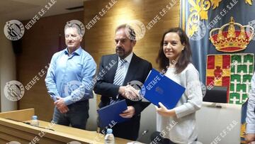 El Getafe y el Ayuntamiento firman la paz en un acto oficial