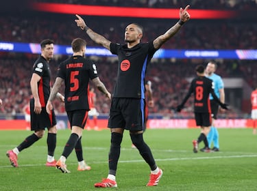 0-1. El delantero brasileño del Barcelona celebra el primer tanto.